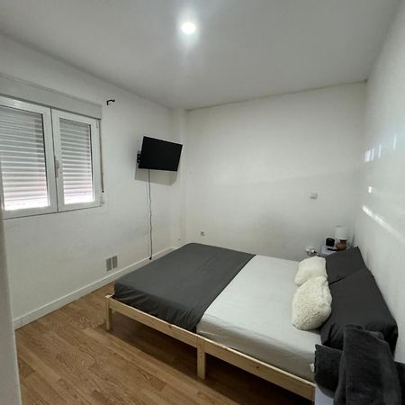 Hotel Habitacion Con Bano Compartido Madrid Esterno foto